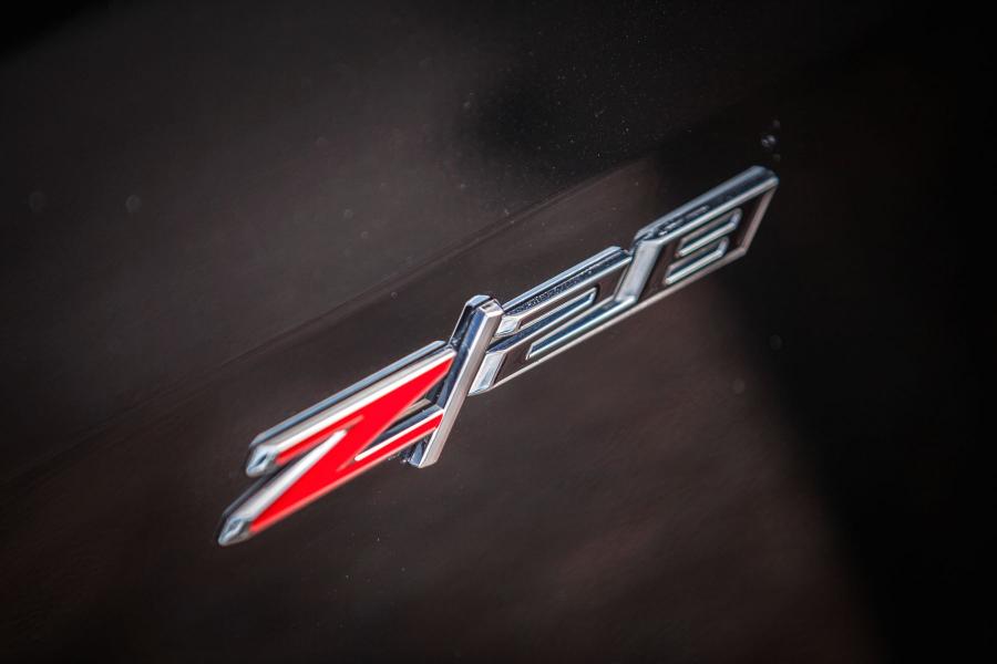 Логотип Chevrolet Camaro Z28 Chris Harris Car 2015 года  (фото 102 из 138)